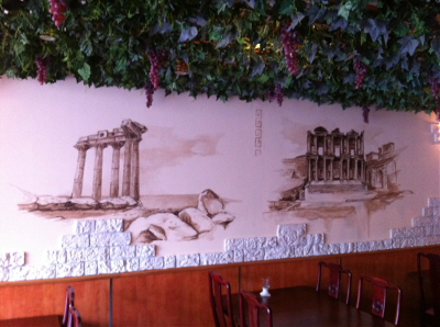 Creatieve Muurschildering is een voorstelling in verf of andere kleurmiddelen op een muur. Meestal een grote schildering die direct op de muur is aangebracht. Er worden vaak muurschilderingen gemaakt die aanvullen op uw inrichting en meubilair. Deze muurschilderingen zijn vaak erg populair in binnenplaatsen zoals o.a. op een kantoor, restaurant, café. Ook worden er vaak muurschilderingen gemaakt in huizen.